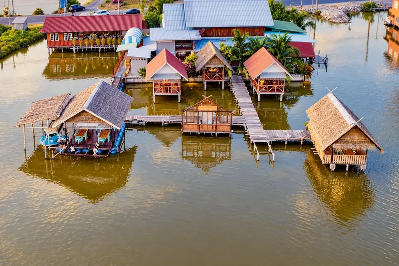 มุมสูงของศาลาและบริเวณร้านที่ครัวบ้านวัง